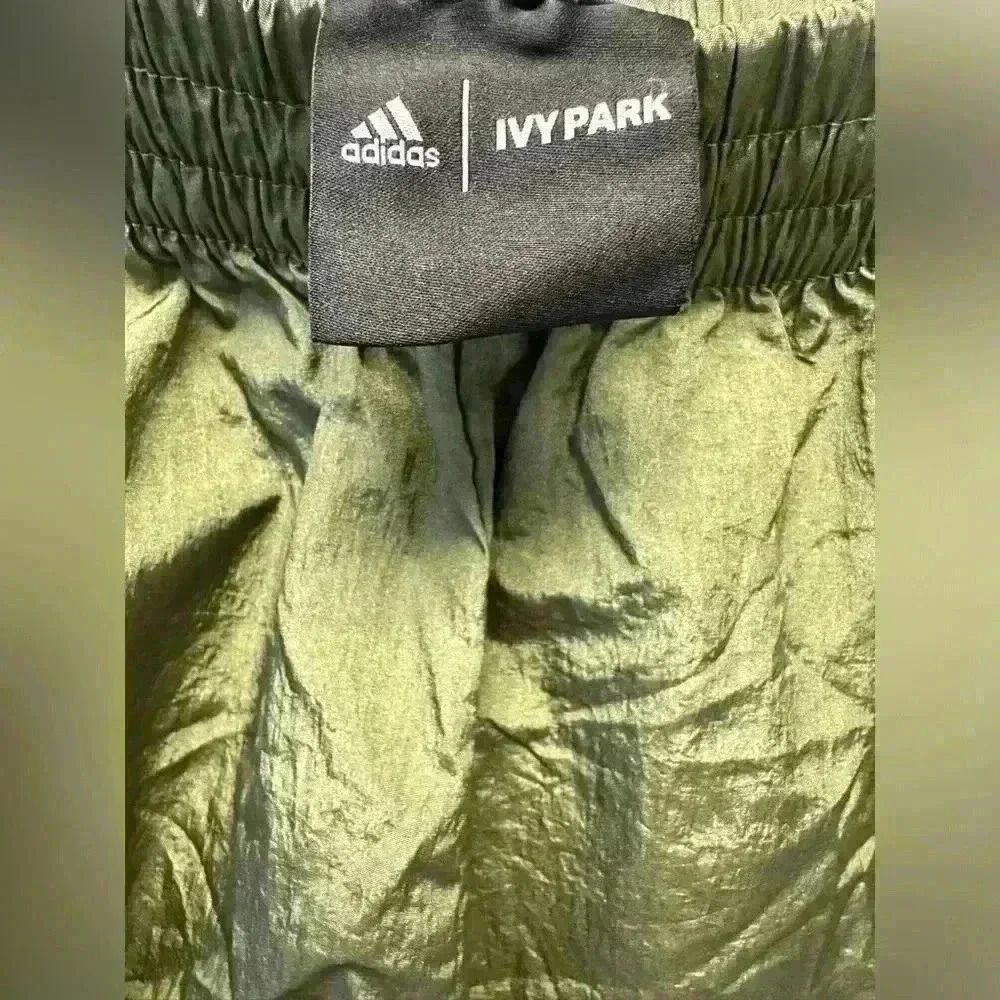 ADIDAS IVY PARK SHORTS SIZE S - Picture 2 of 4